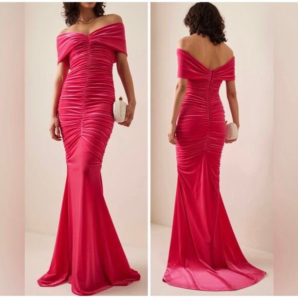 MONIQUE LHUILLIER Ruched off-shoulder velvet gown fuchsia US10 - Picture 1 of 13